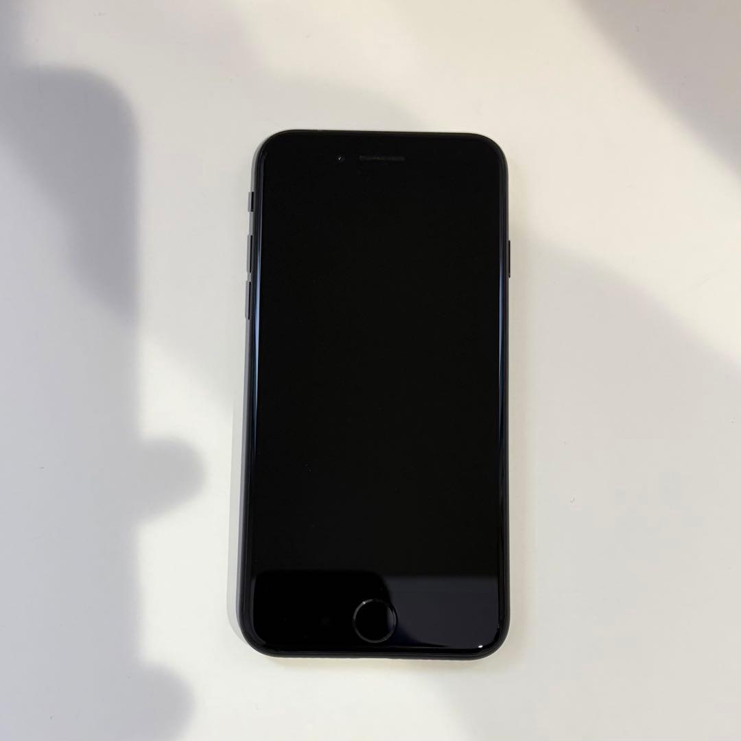 Apple iPhone SE 第二世代64GBブラック【SIMフリー】