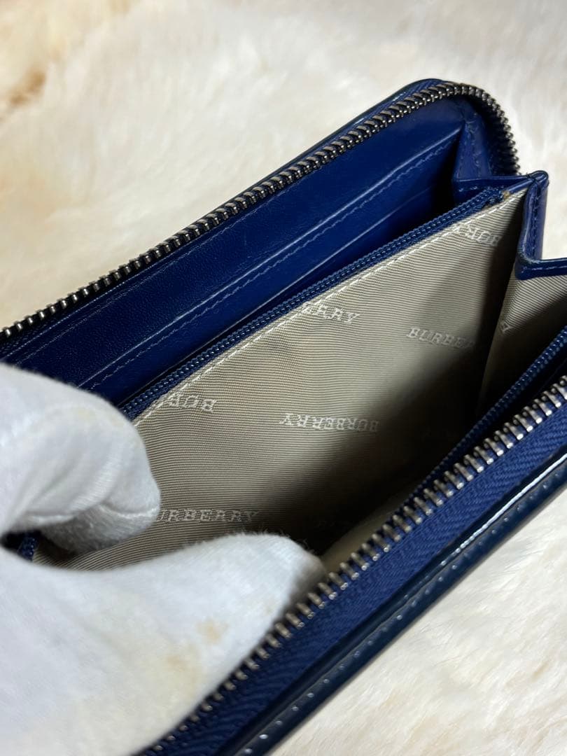カ*ン様 【極美品】バーバリー　ラウンドジップ長財布　ネイビー パテントレザー