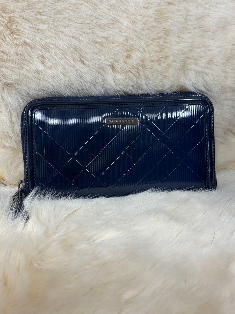 カ*ン様 【極美品】バーバリー　ラウンドジップ長財布　ネイビー パテントレザー