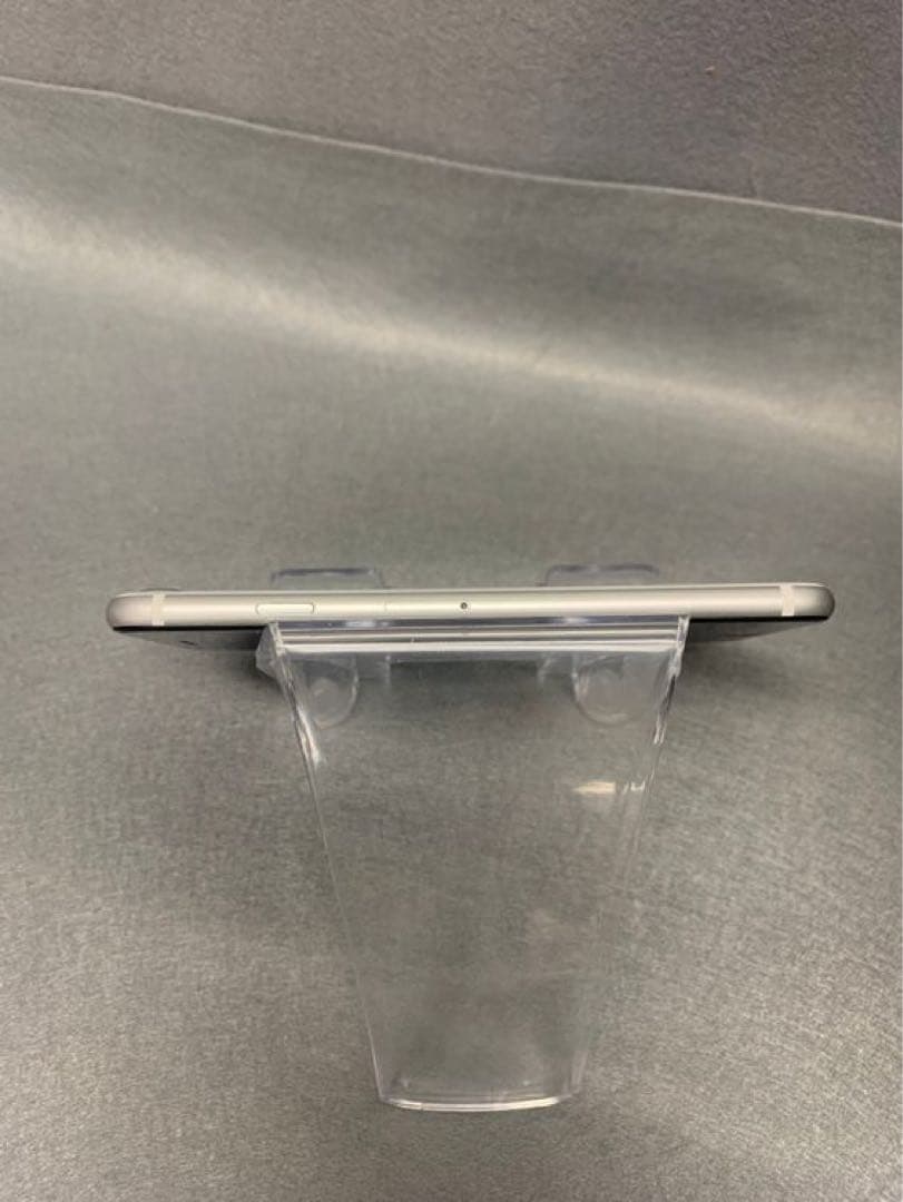 美品　国内版　SIMフリー　iPhoneSE 第2世代　 64GB ホワイト色