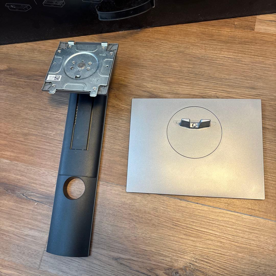 ディスプレイ・モニター本体 DELL U2720QM