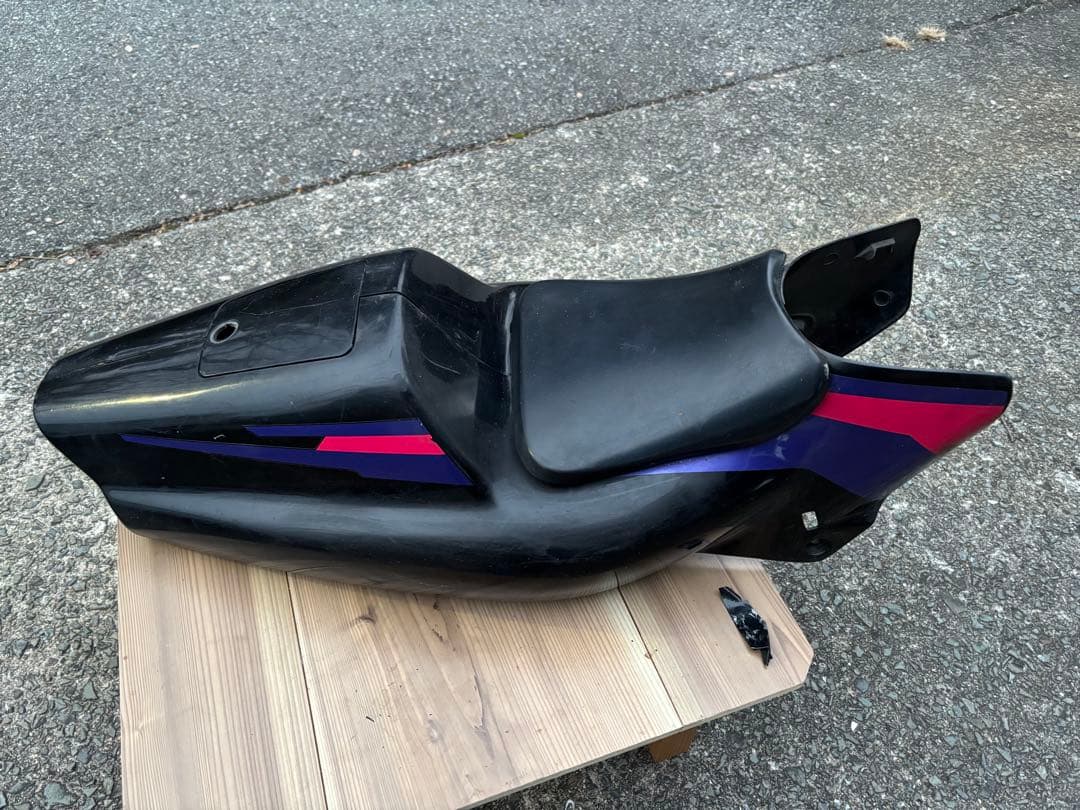 ns1 サイドカバーとシート