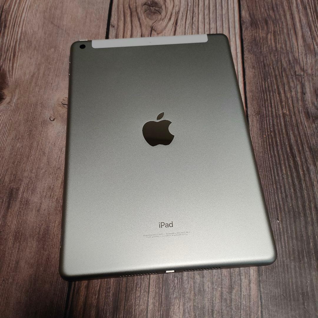 iPad 第6世代 32GB シルバー SIMフリー 新品近い