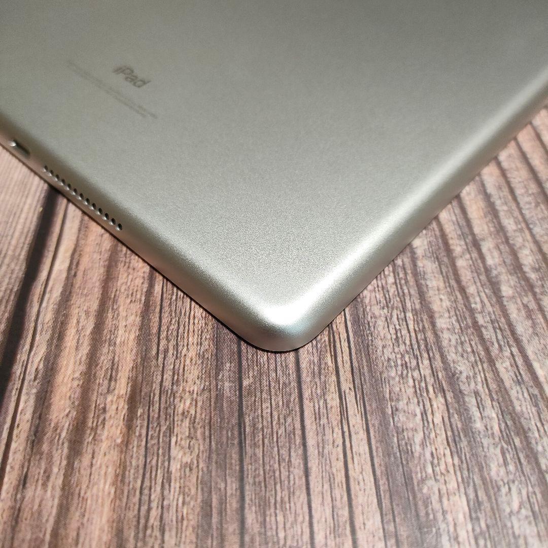 iPad 第6世代 32GB シルバー SIMフリー 新品近い