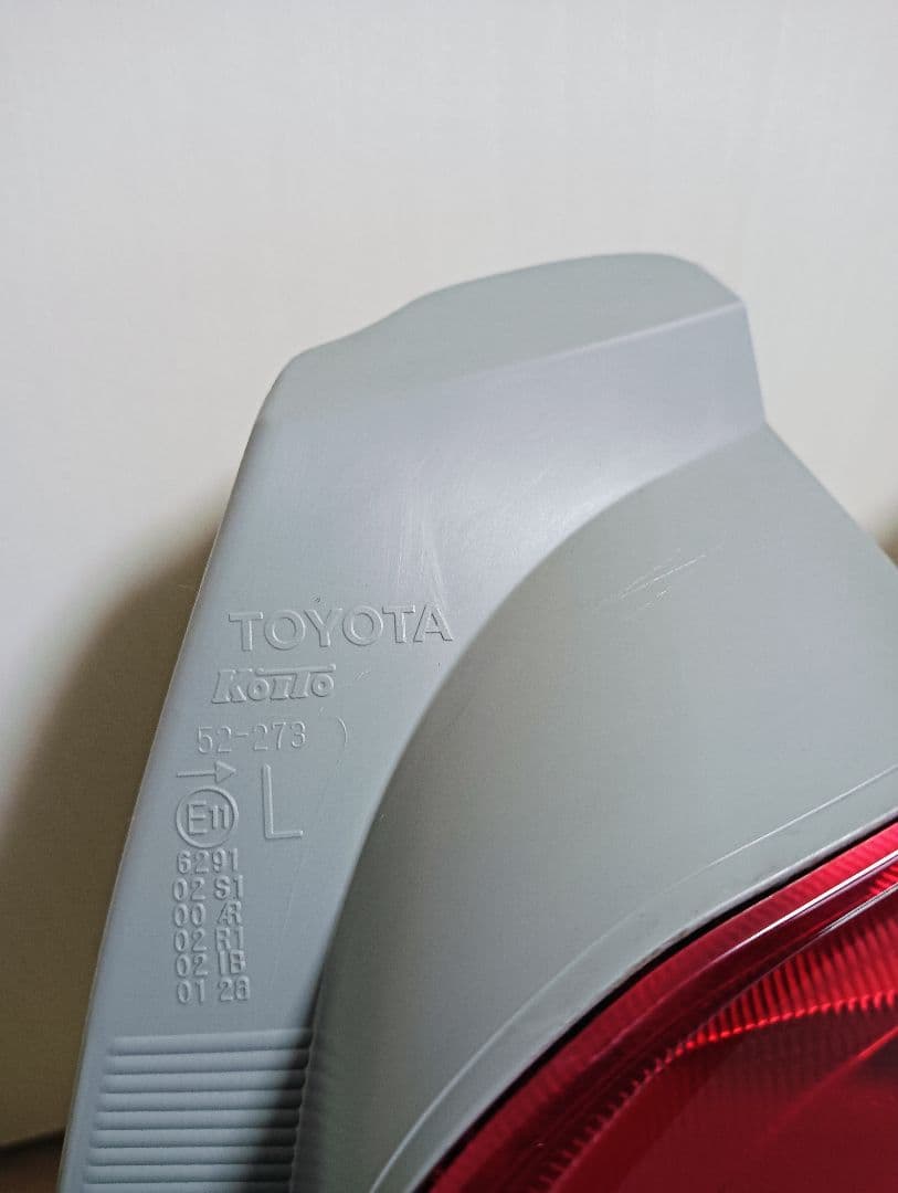 トヨタ 純正 ヴィッツ 右テールランプ NSP130　Ｋoito52-273