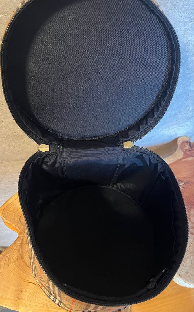 Burberry バーバリー ポーチ バニティバッグ 円柱型