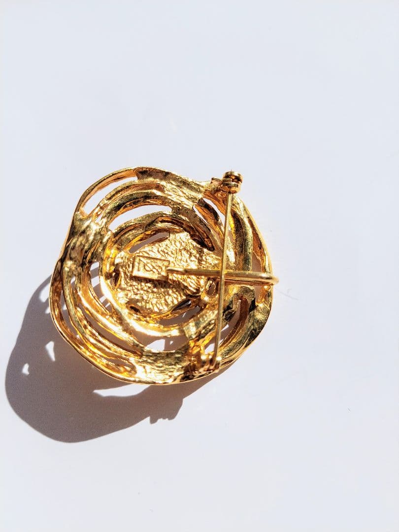 YSL イヴ・サンローラン　ブローチ　フック付きなのでペンダントトップにも可