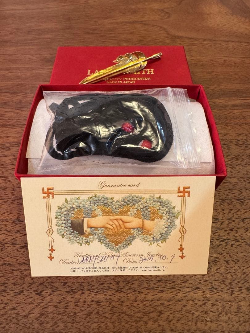 アクセサリー LARRY SMITH 18K GOLD KAZEKIRI FEATHER