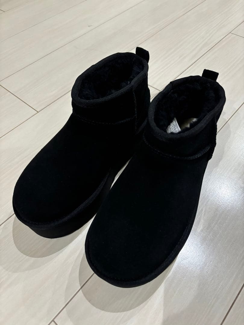 靴 Classic Ultra Mini Platform