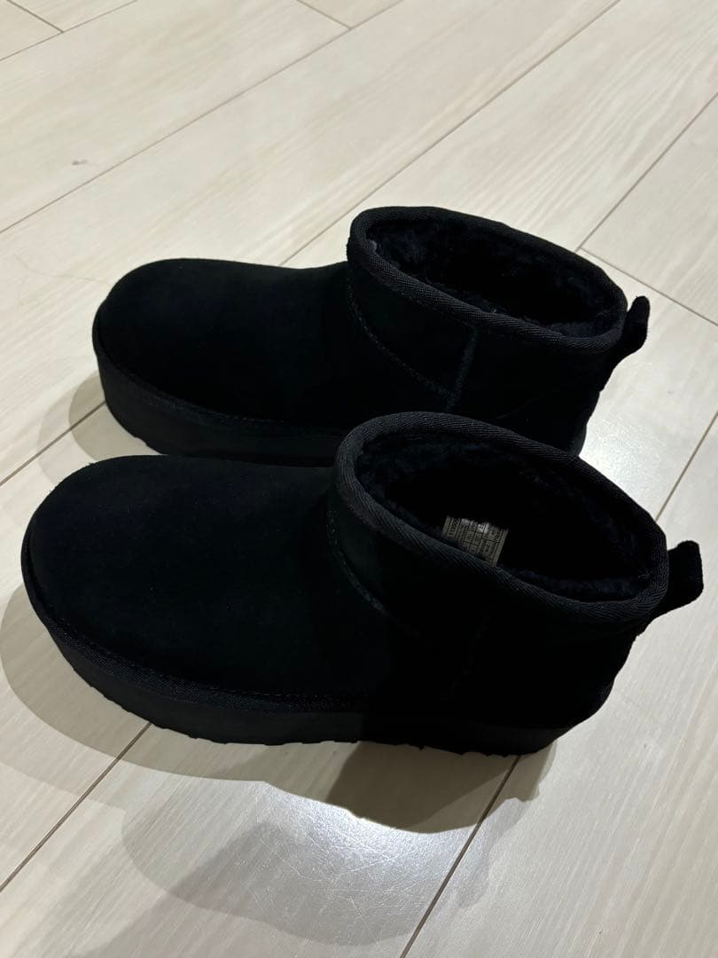 靴 Classic Ultra Mini Platform