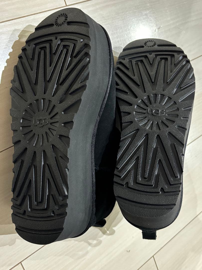 靴 Classic Ultra Mini Platform