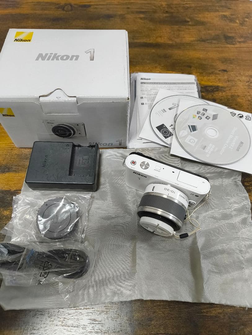 Nikon 1 J1 ミラーレスカメラ ホワイト