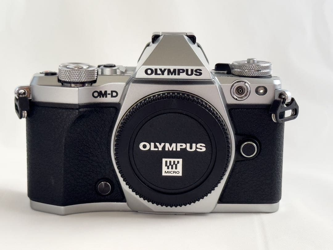 OLYMPUS OM-D markⅡ ミラーレス一眼 カメラ 2本レンズ付き