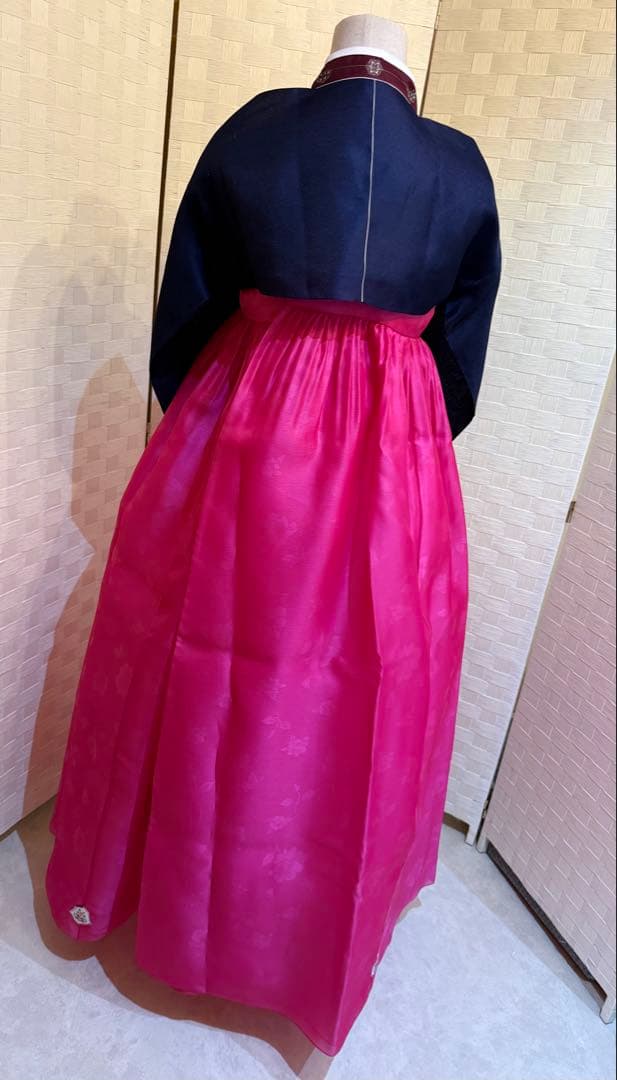 最終価格♪ 韓国の韓服　シルク　チマチョゴリ　ネイビーとピンク