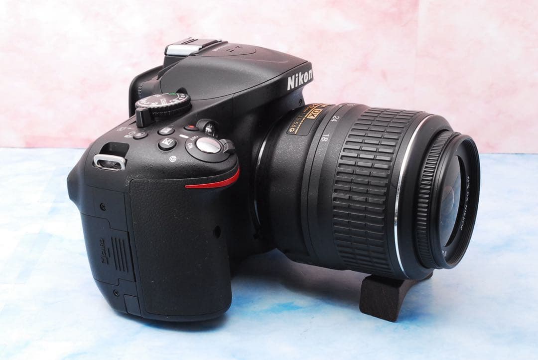 ニコン D5200☆一眼レフカメラ☆手ぶれ補正Wレンズ☆美品＆ショット数少！