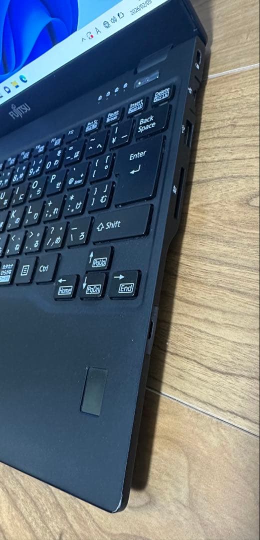 富士通U939/B LTE 第8世代 i5 メモリ8GB SSD128GB 指紋