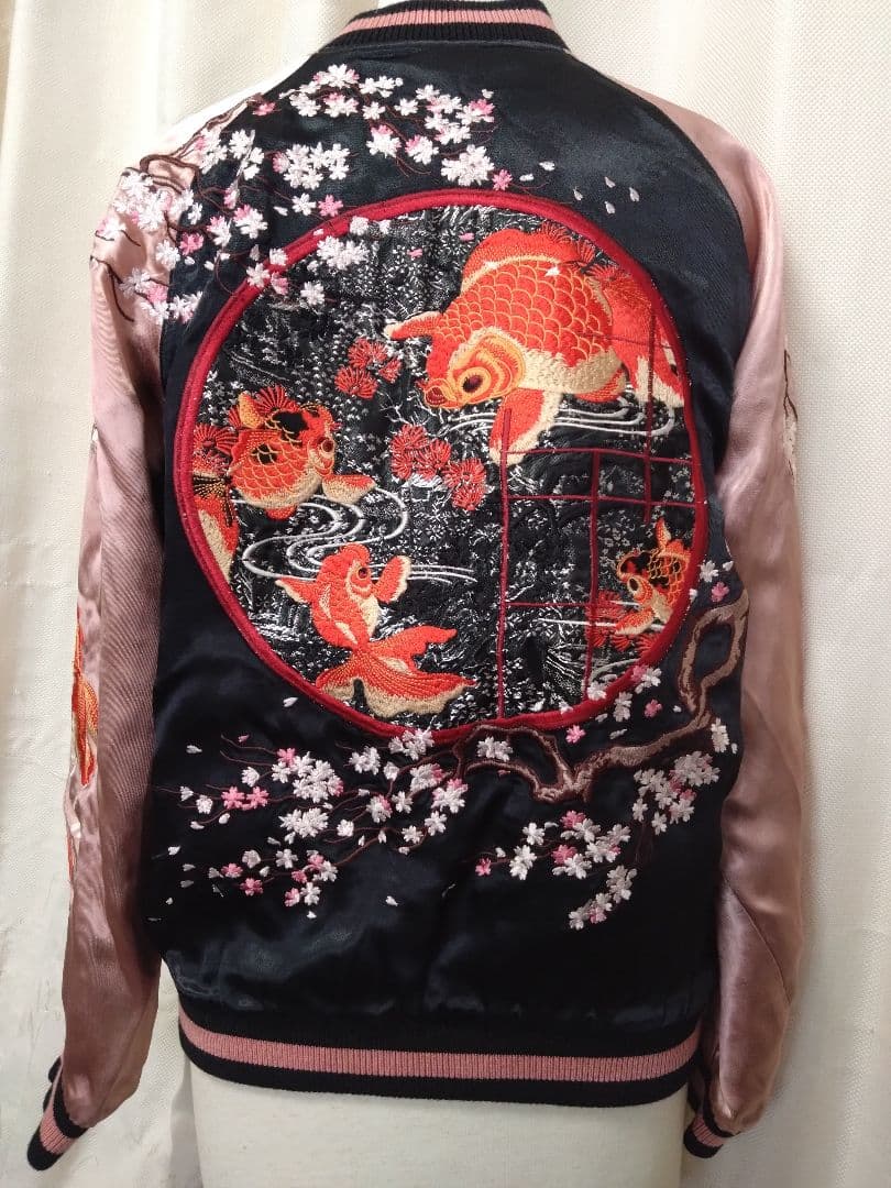 金魚と桜刺繍のスカジャン