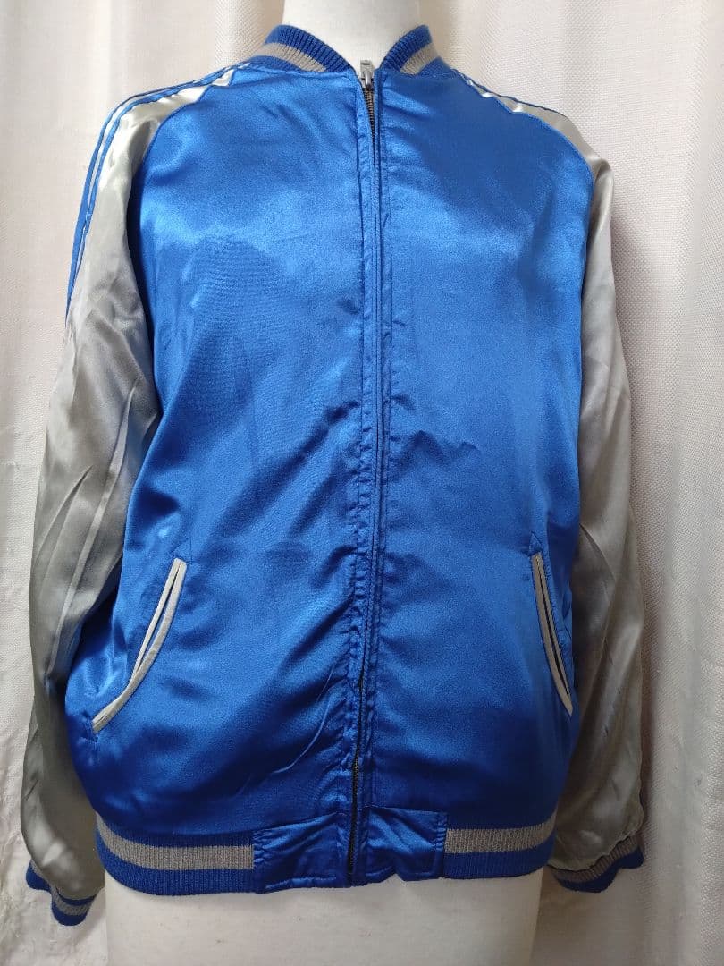 金魚と桜刺繍のスカジャン