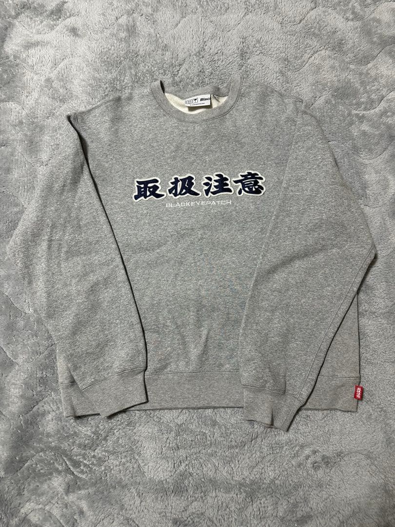 BLACK EYE PATCH グレー クルーネック スウェット