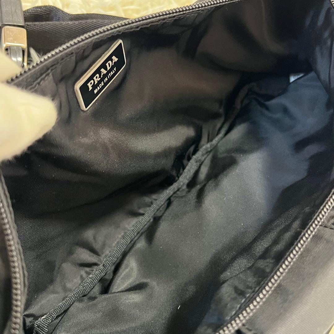 【極美品】プラダ ボディバック クロスボディ 三角ロゴ 黒 ナイロン 斜め掛け