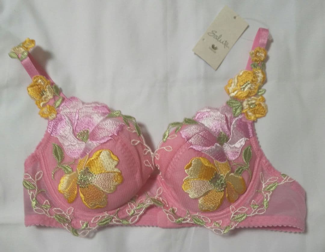 【未使用】ワコール サルート ブラ、ショーツ2枚、ガーターベルトセット ピンク