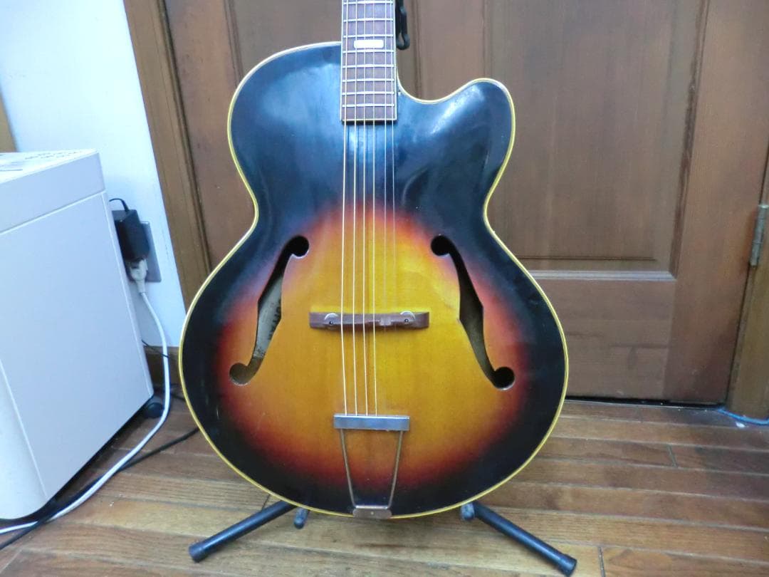 Hawaii guitar　アーチトップ・ピックギター・フルアコ