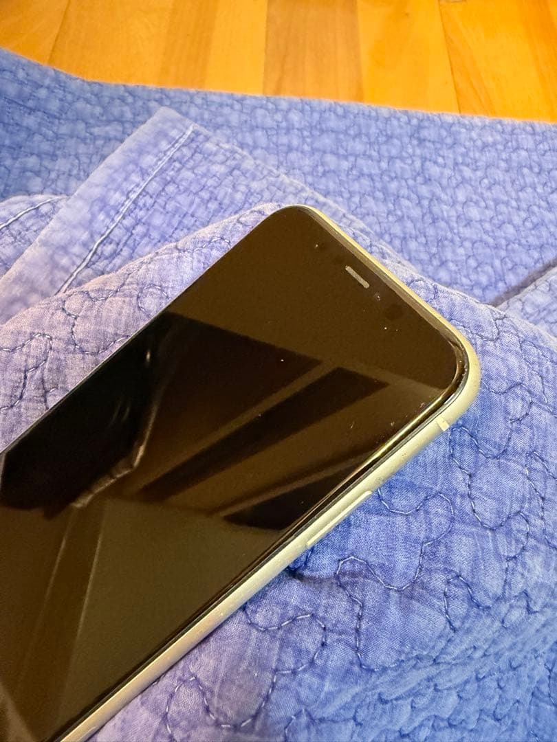 m*i様 iPhone XR 美品 128GB ホワイト 本体 新品ガラスフィル