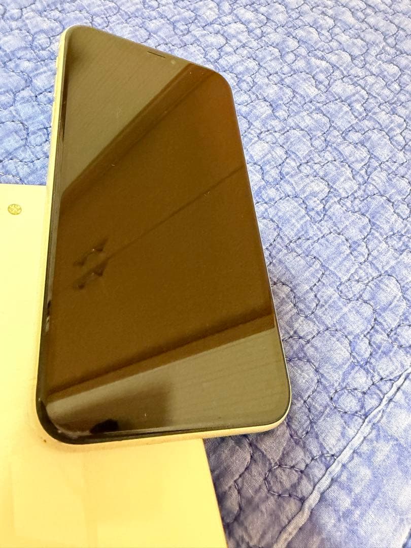 m*i様 iPhone XR 美品 128GB ホワイト 本体 新品ガラスフィル