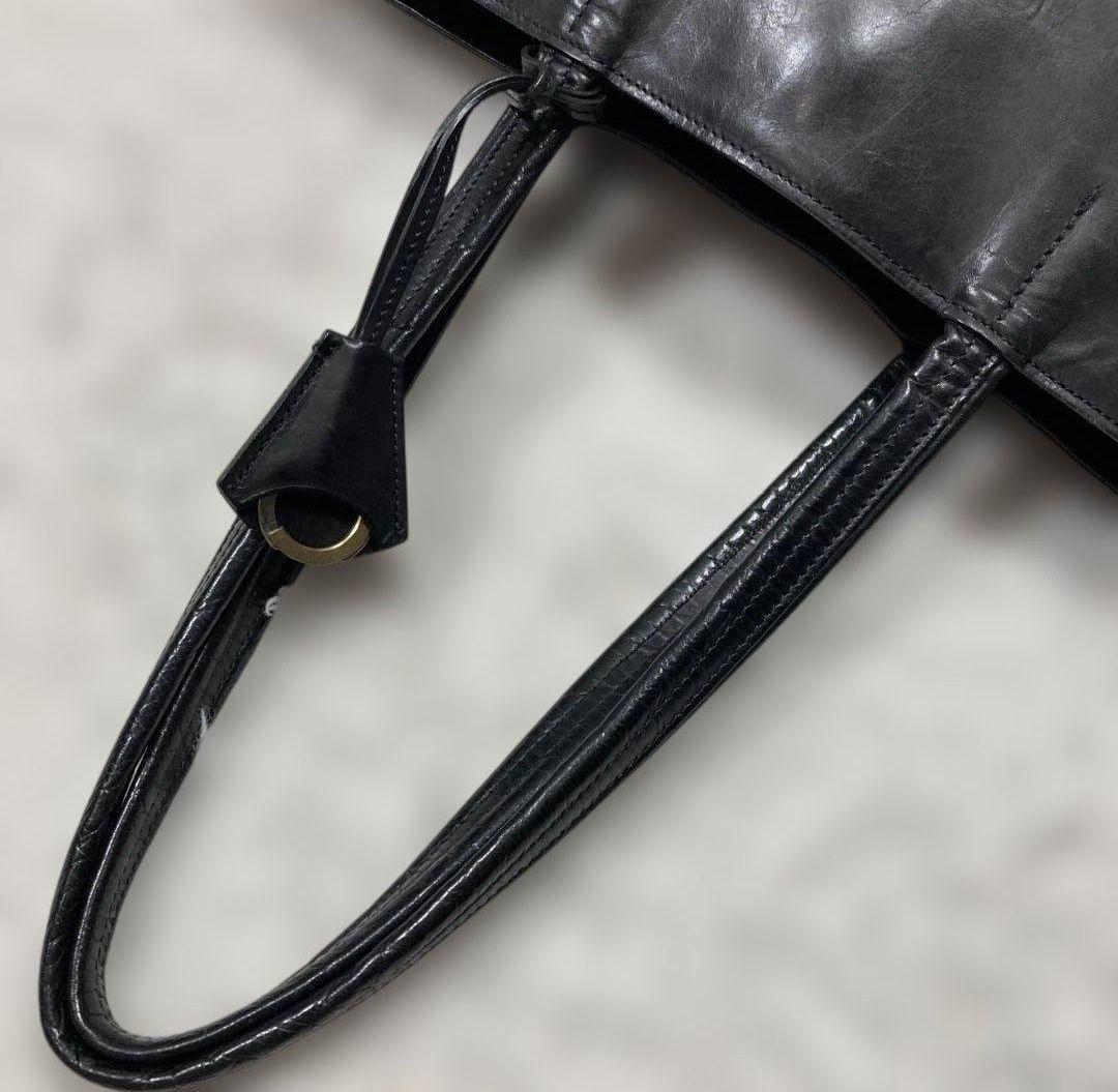 美品 アニアリ トートバッグ A4可大容量 肩掛け可 黒 本革レザー チャーム