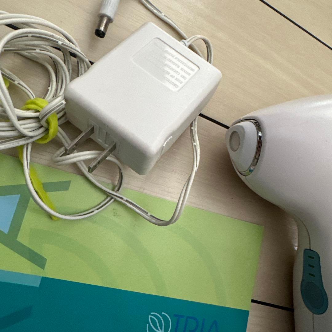 ジャンク　TRIA レーザー脱毛器 本体 + 付属品　充電コード　説明書