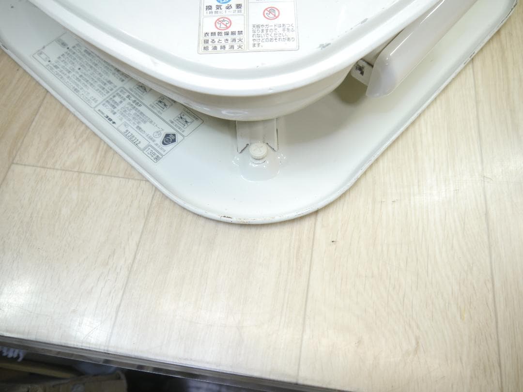 機構良好、外観・・・◆2013年。コロナ　石油ストーブ ホワイト 安全ガード付き