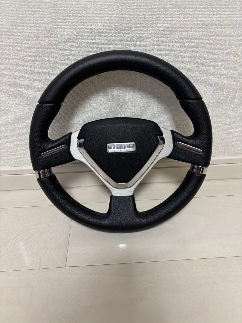 美品　MOMO ミレニアムエボ　32