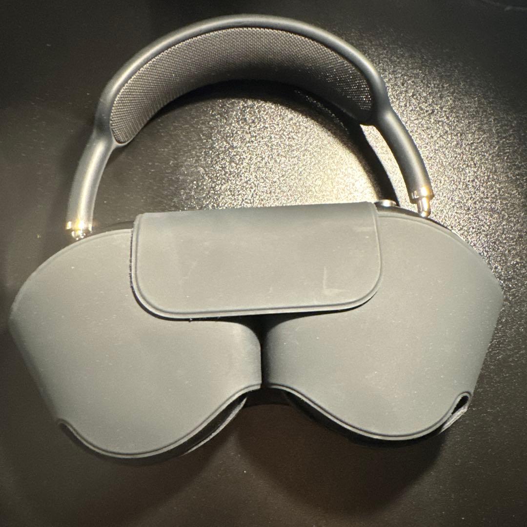 AirPods Max スペースグレイ　英雄巨人タイタス