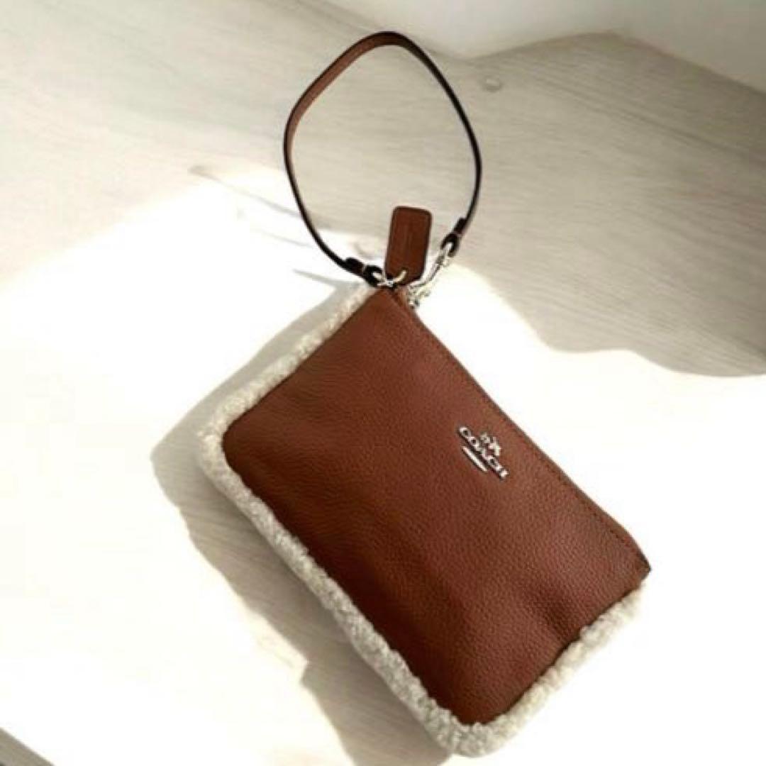 コーチ　シグニチャー【COACH】レザー　リストレット　ポーチ　ムートン　正規品