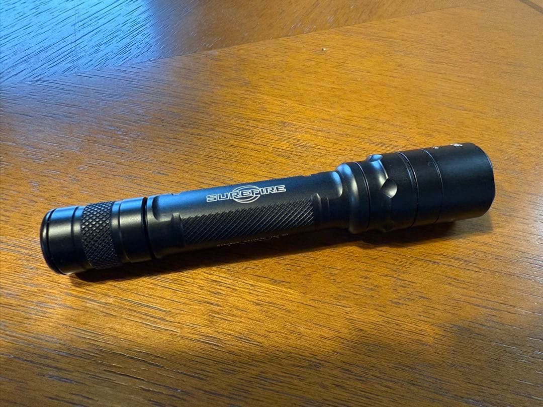 SUREFIRE EDCL2-T 懐中電灯