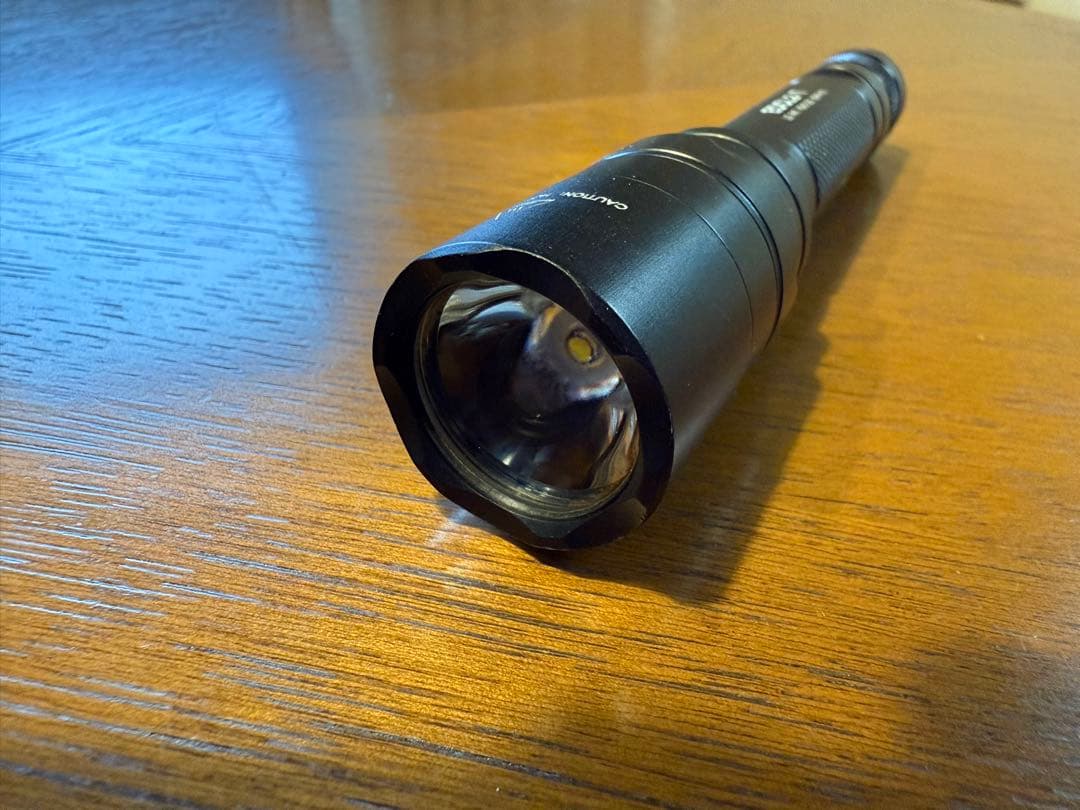 SUREFIRE EDCL2-T 懐中電灯