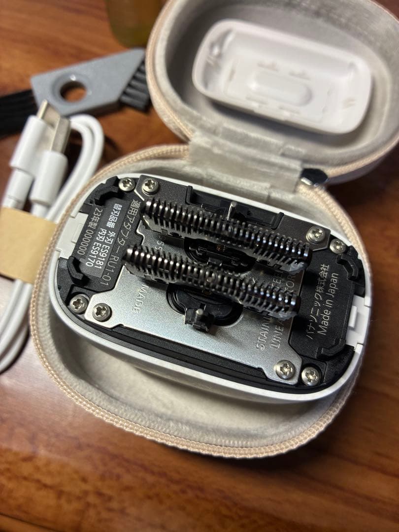 パナソニック ラムダッシュ パームイン ES-PV6A-W 5枚刃　ポーチ付き