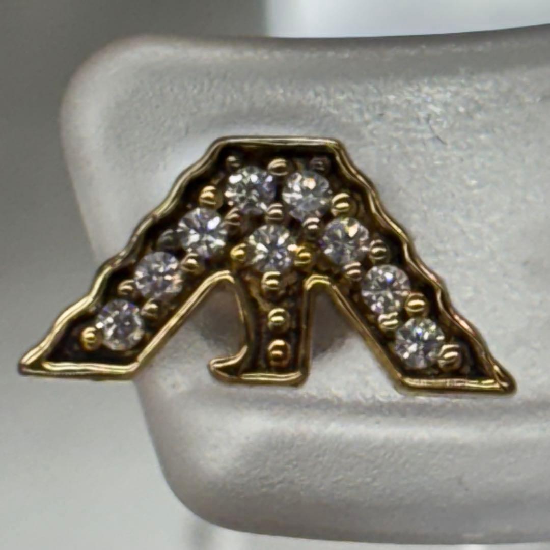 【新品】Emporio Armani V字型ピアス