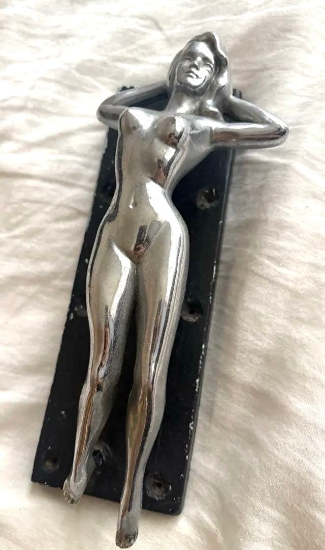 メタル製 女性ヌード像 壁掛け用　シュルレアリスム　マンレイ　オブジェ　アート