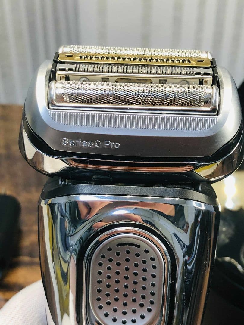 【美品】BRAUN S9 9095ccメンズ電気シェーバー ブラウンシェーバー