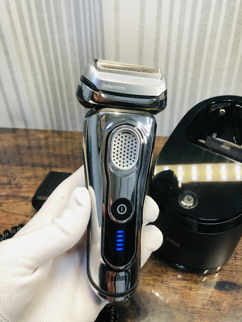 【美品】BRAUN S9 9095ccメンズ電気シェーバー ブラウンシェーバー