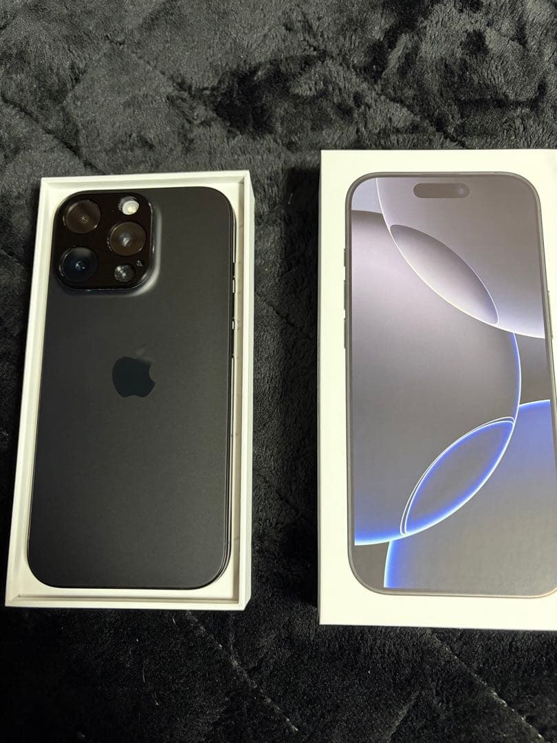 iPhone 16pro ブラックチタニウム　docomo 残債なし128GB