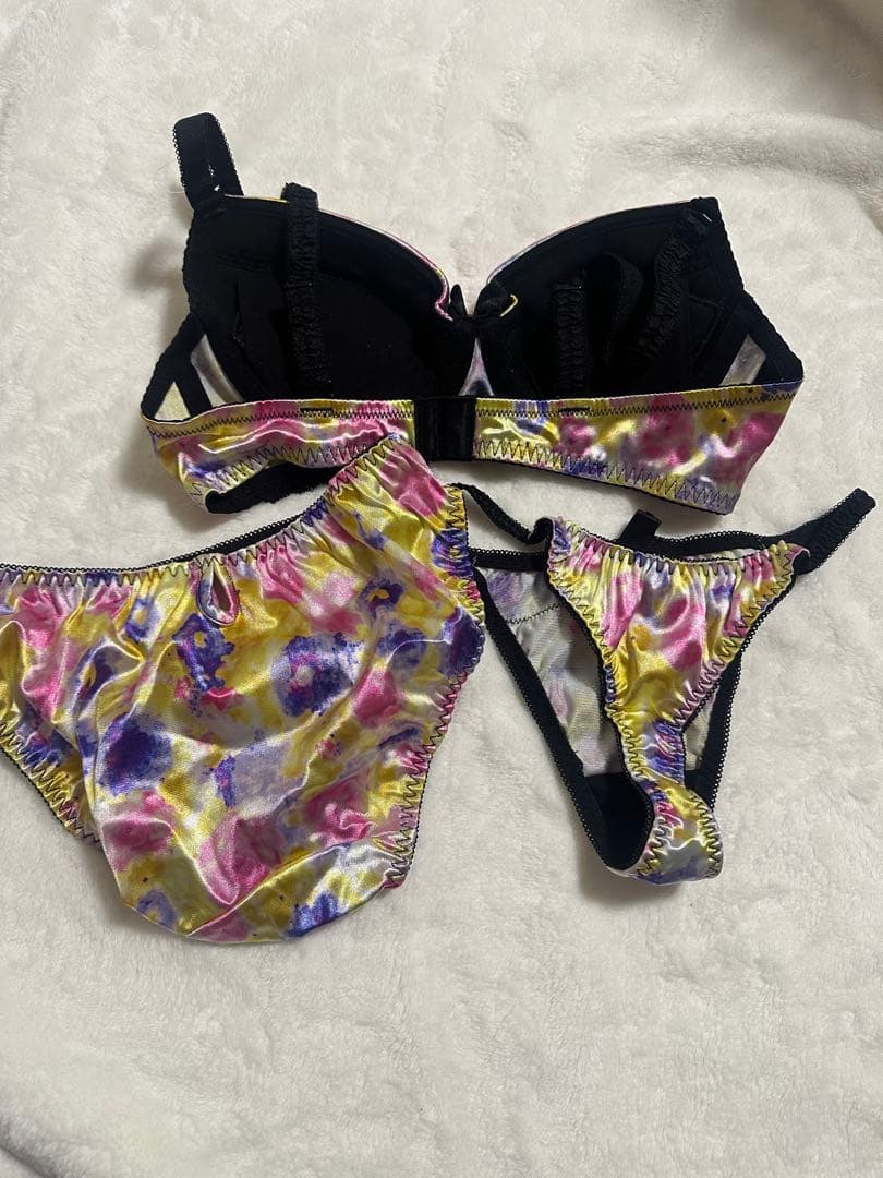 廃盤レアエメフィール サテン花柄ブラジャーショーツセット