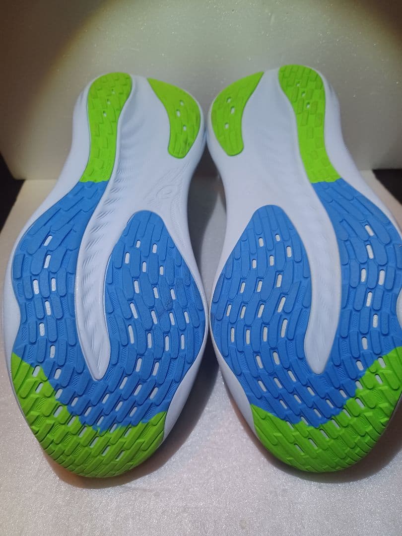 新品未使用　アシックスランニングシューズGEL-NIMBUS 26　27.5cm