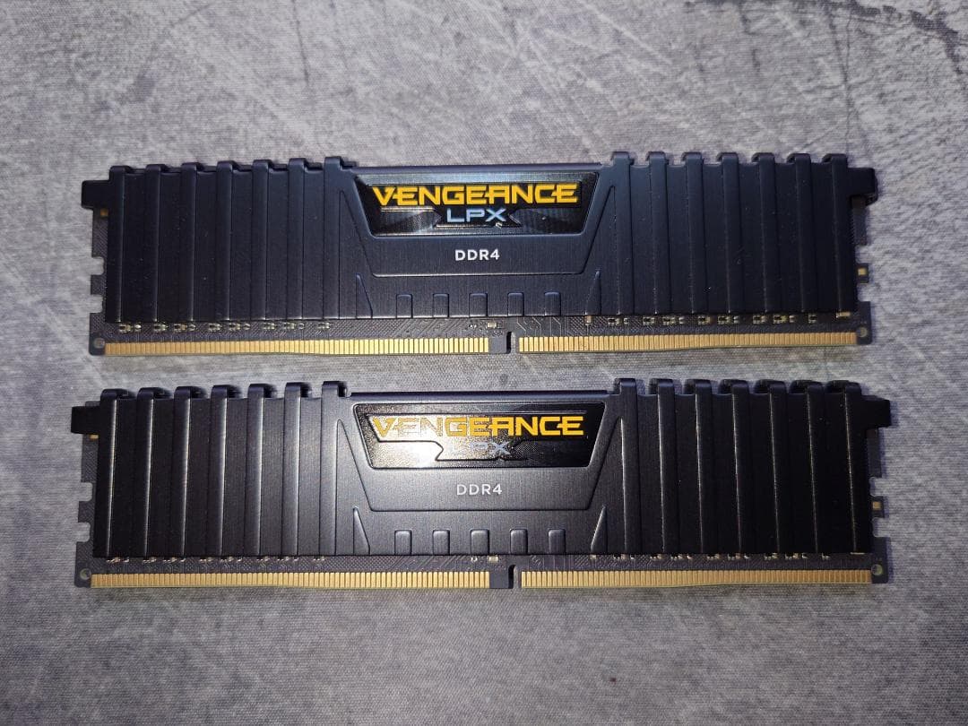 【中古】Corsair Vengeance LPX 32GB DDR4