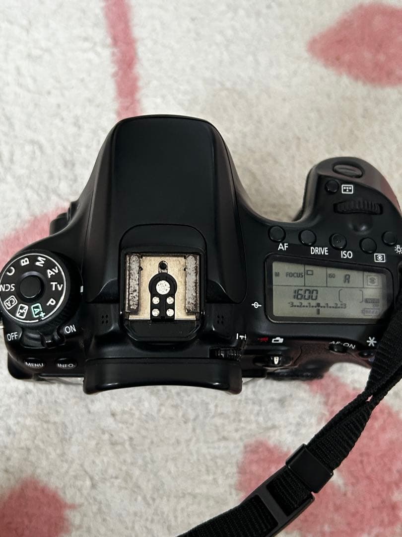 【バッグ付】Canon EOS 70D ボディ デジタル一眼レフ Wi-Fi内蔵