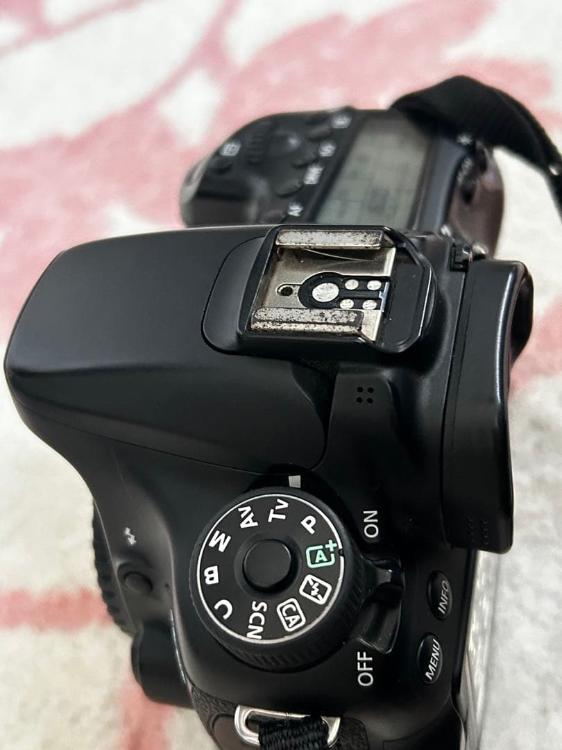 【バッグ付】Canon EOS 70D ボディ デジタル一眼レフ Wi-Fi内蔵