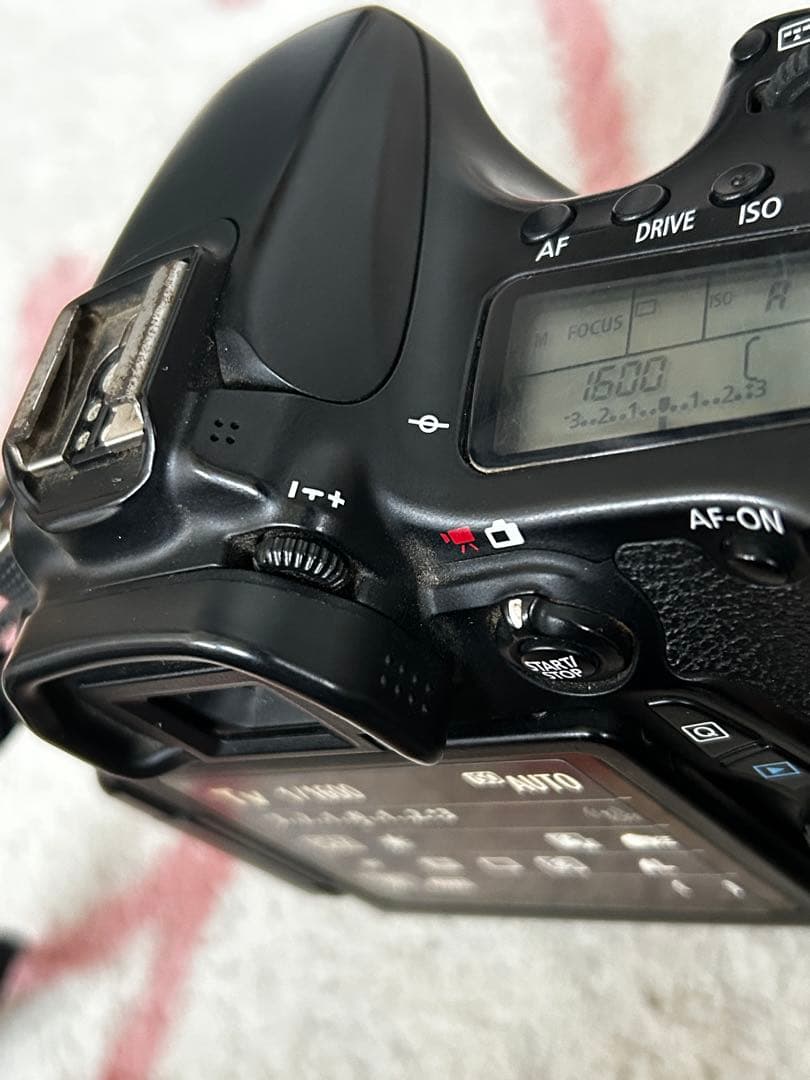 【バッグ付】Canon EOS 70D ボディ デジタル一眼レフ Wi-Fi内蔵