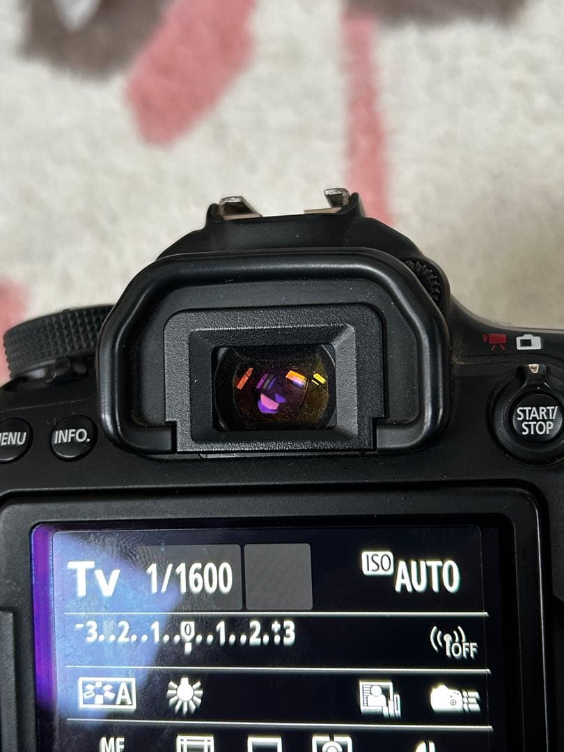 【バッグ付】Canon EOS 70D ボディ デジタル一眼レフ Wi-Fi内蔵