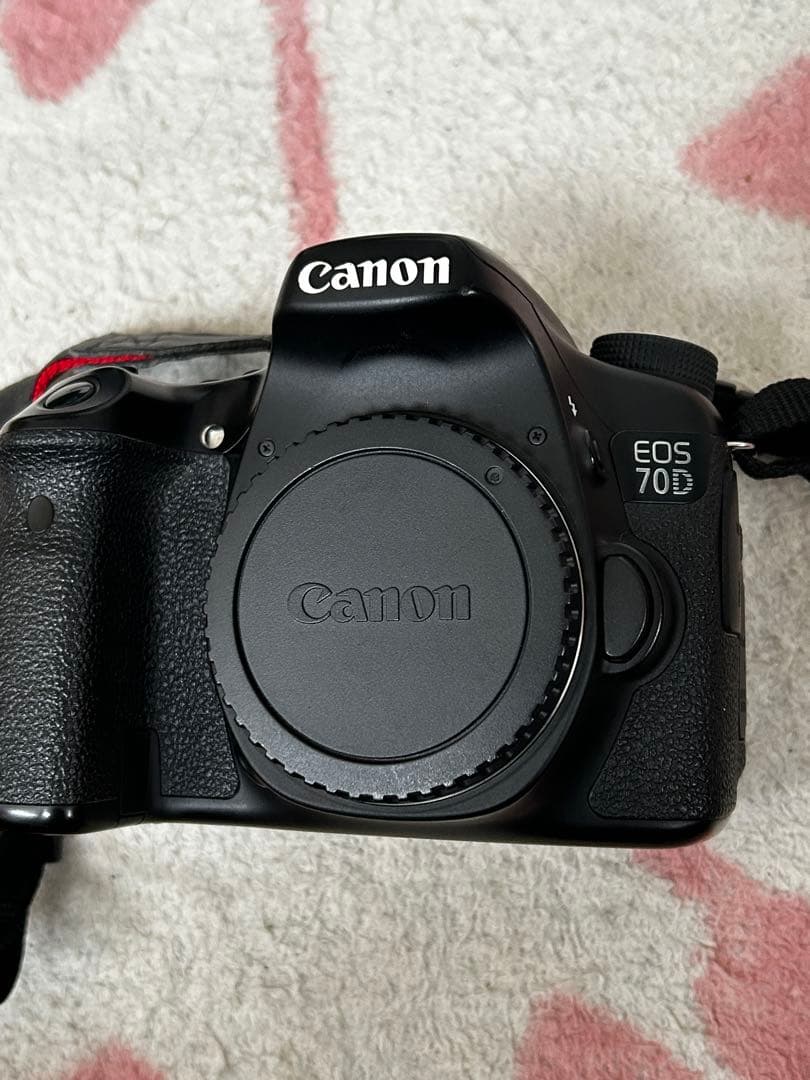 【バッグ付】Canon EOS 70D ボディ デジタル一眼レフ Wi-Fi内蔵